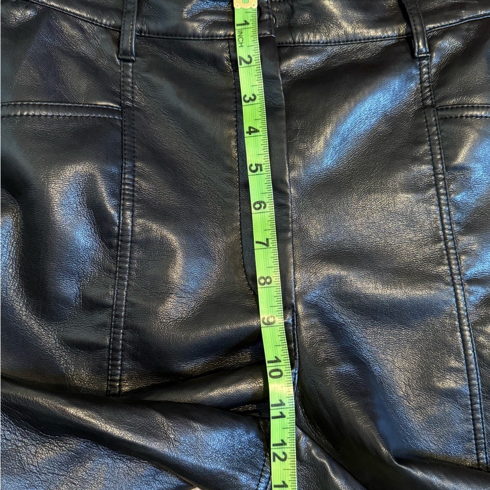 Wilfred Rebel Pants/ Aritzia black vegan leather pants size 10 - Picture 5 of 7